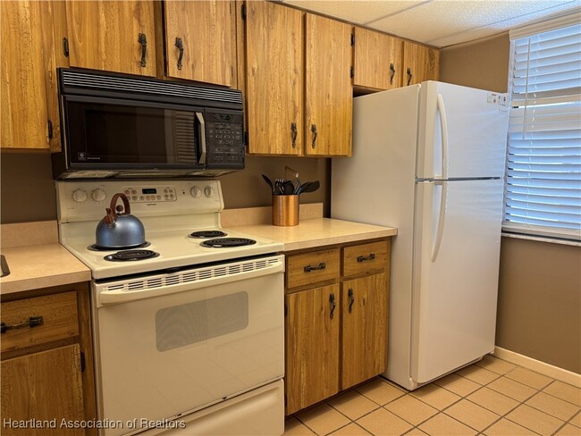 Building Photo - 3843 Edgewater Dr