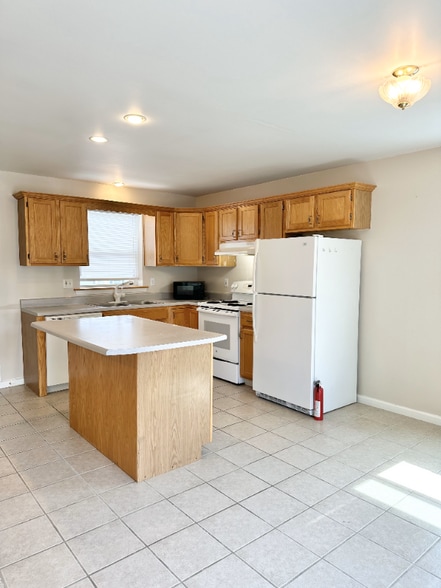 Building Photo - 1001 Bloom St