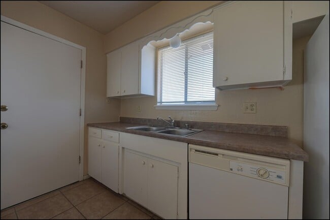 Building Photo - 6951 Alto Rey Ave