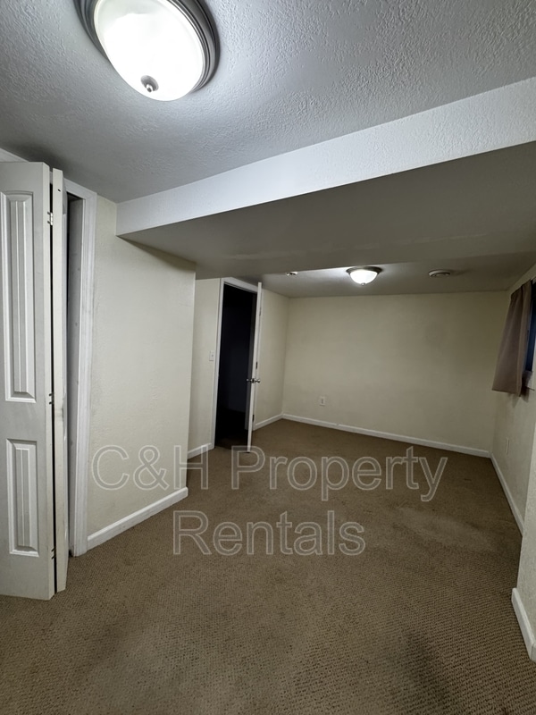 Building Photo - 1230 Broadwater Ave