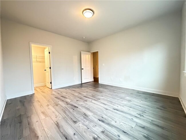 Building Photo - 1545 Dahlia Dr