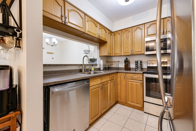 Kitchen - 6927 Mary Caroline Cir