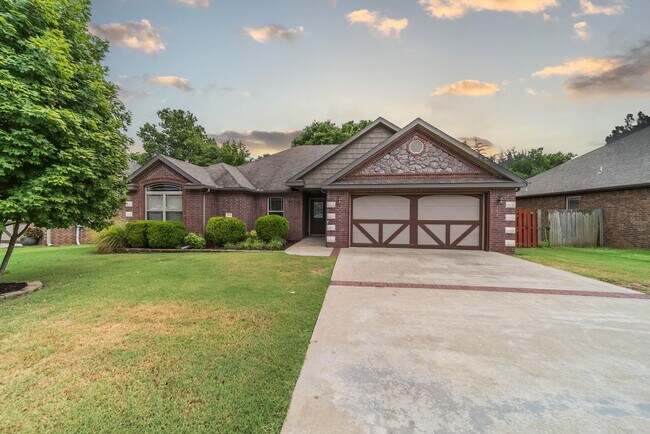 Primary Photo - 3205 SW Briar Creek Ave