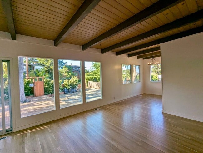 Building Photo - CHARMING THREE BEDROOM ONE AND HALF BATH H...