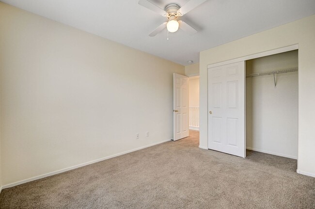 Building Photo - *MOUNTAINS EDGE 3 BED 2.5 BATH * COMMUNITY POOL, FITNESS CENTER, AND SPA *