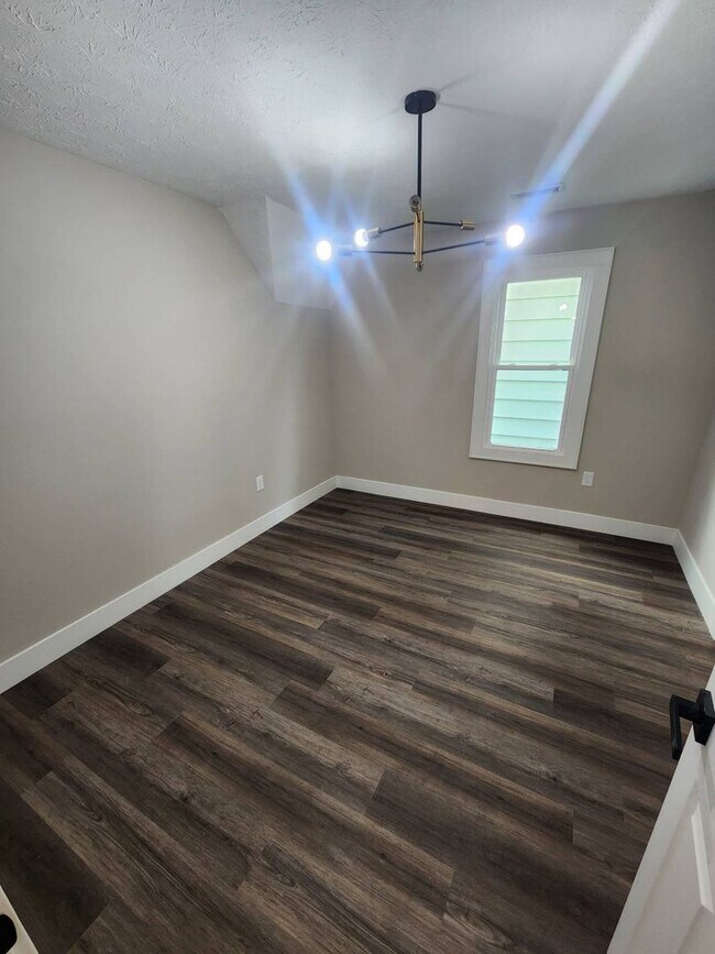 Building Photo - 1565 Hopkins Ave