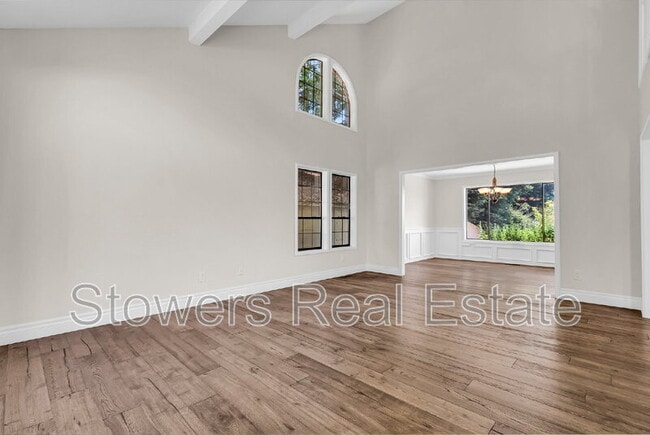 Building Photo - 325 Paraiso Dr