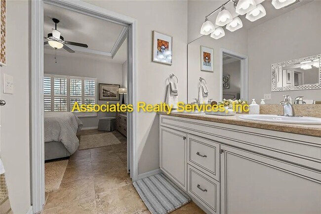 Building Photo - Low-Maintenance 2BR/2BA Townhome in Villas of Westend