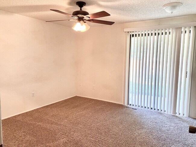 Building Photo - 562-564 Jocelyn Drive