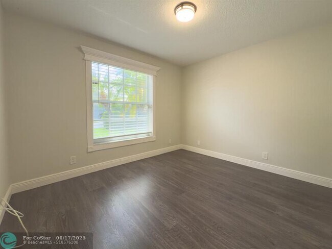Building Photo - 12204 Sunset Point Cir