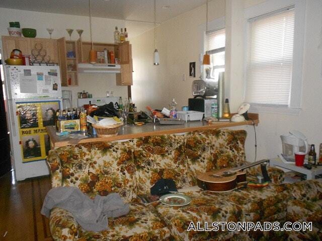 Building Photo - 86 Easton St