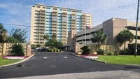 Building Photo - 825 Bayshore Dr