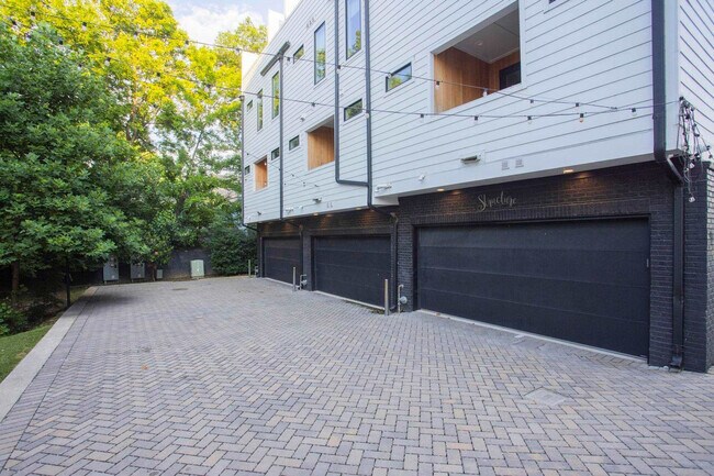 Building Photo - 1708 8th Ave S