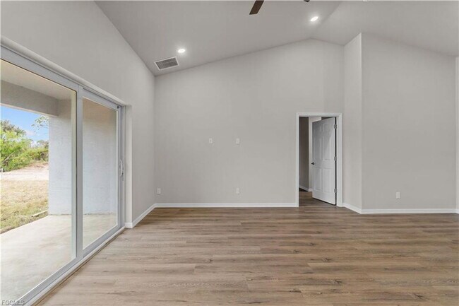 Building Photo - 3132 NE 13th Pl