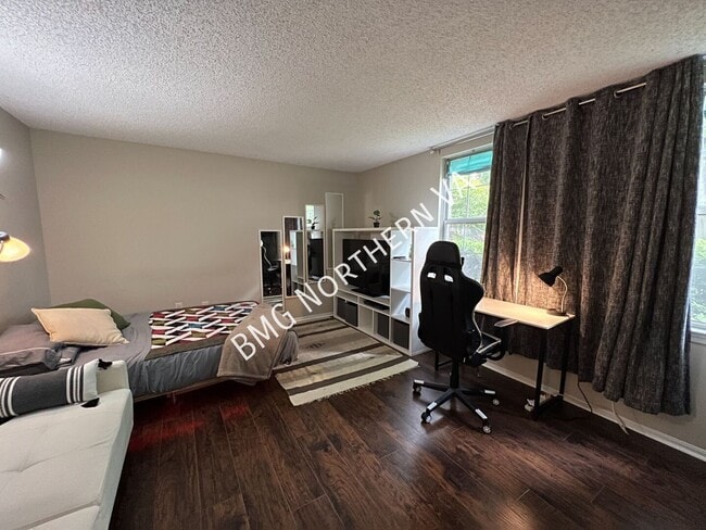 Building Photo - 7729 Inversham Dr