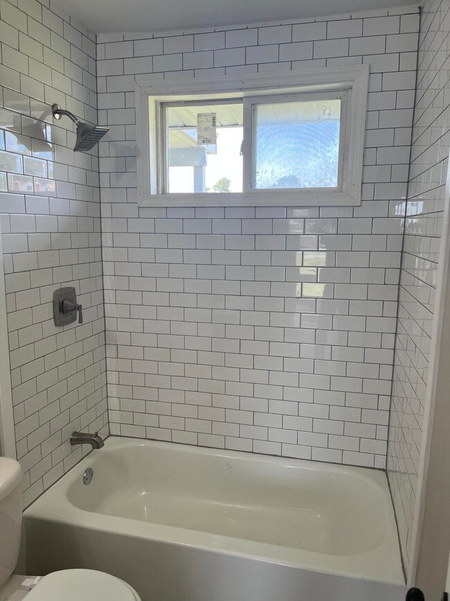 Building Photo - 486 Metz Dr