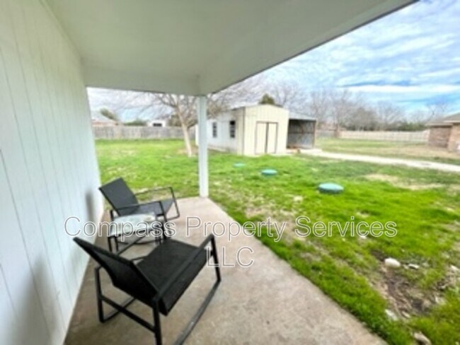 Building Photo - 396 Fernwood Dr
