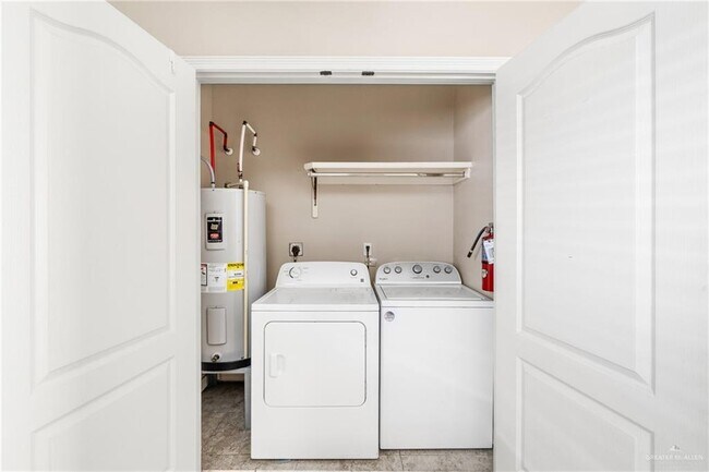 Building Photo - 18 W Garfield Ave