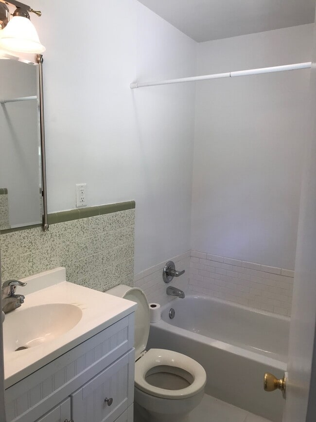 Building Photo - 330 Monte Vista Rd