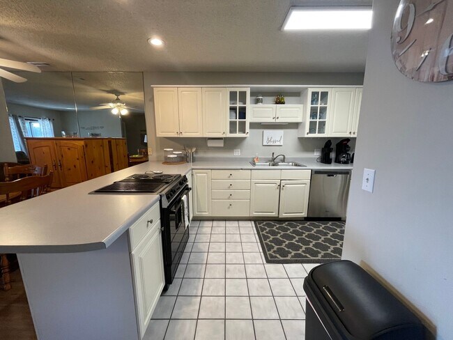 Building Photo - Furnished 2 bedroom 2 bath