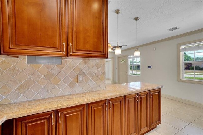 Building Photo - 257 NE 45th Ct