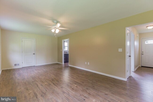 Building Photo - 6055 Dawn Dr