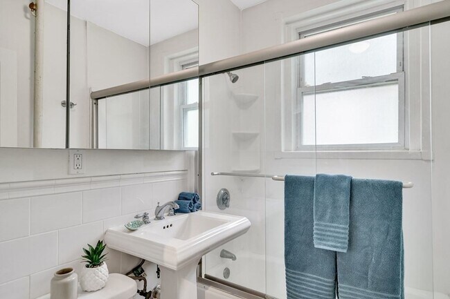 Building Photo - 21 Westbourne Terrace