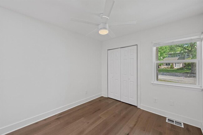 Building Photo - 6411 Chimney Creek Cir