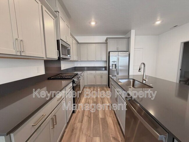 Building Photo - 4100 W Cirrus Ln