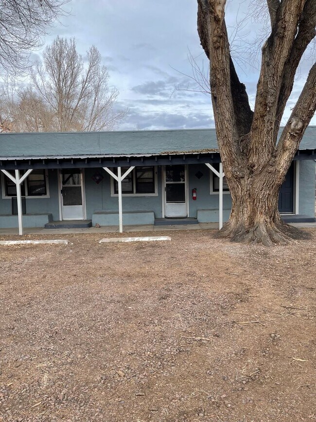 Primary Photo - 835 Bridge St