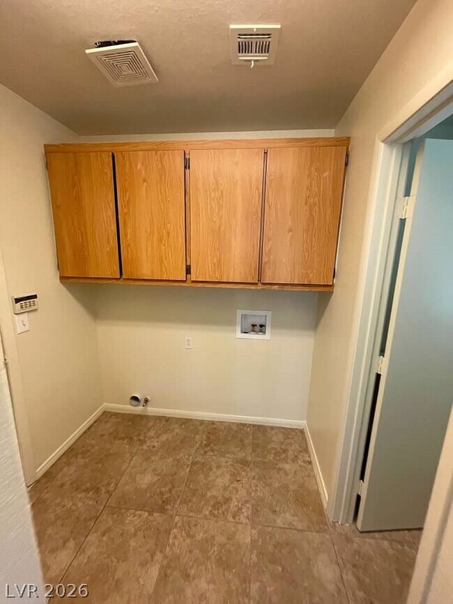 Building Photo - 8829 Cornwall Glen Ave