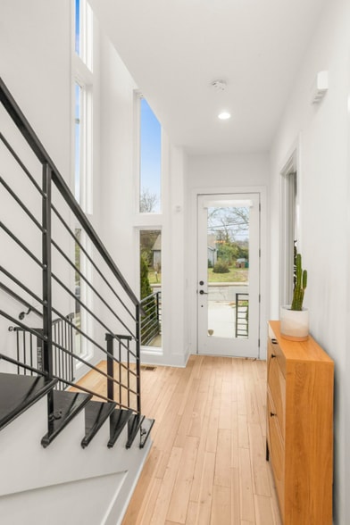 Building Photo - 2210 14th Ave N