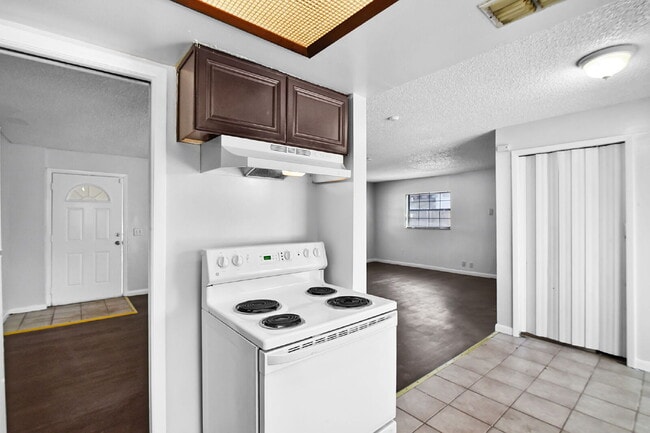Building Photo - Move-In Ready 3-Bedroom Home with Spacious...