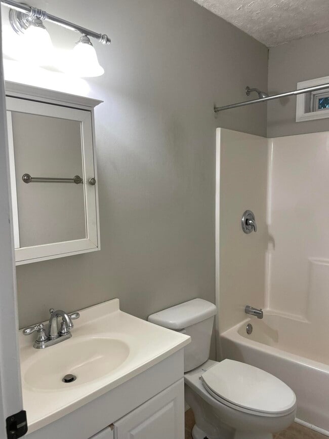 Building Photo - 3826 Dyches Rd