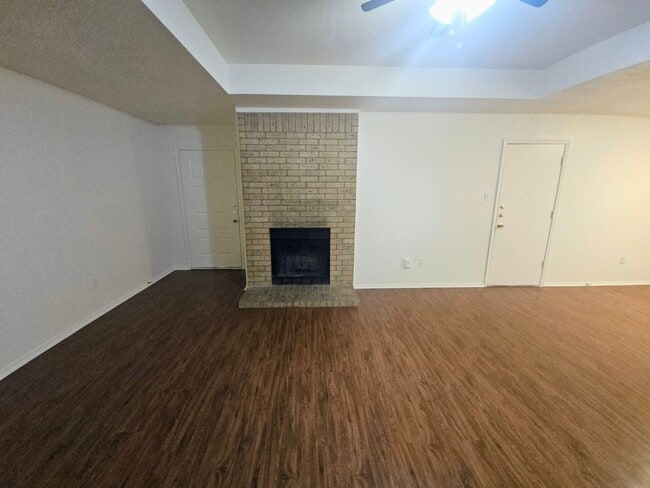 Building Photo - Perfect location in NRH!  Awesome duplex w...