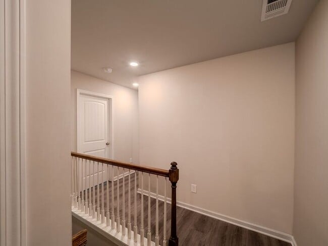 Building Photo - 213 Turner Ln