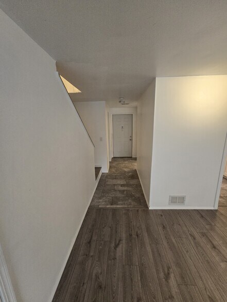 Building Photo - 2370 Manitowoc Rd