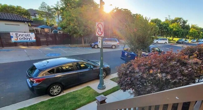 Building Photo - Modern Townhome in Prime San Mateo Location