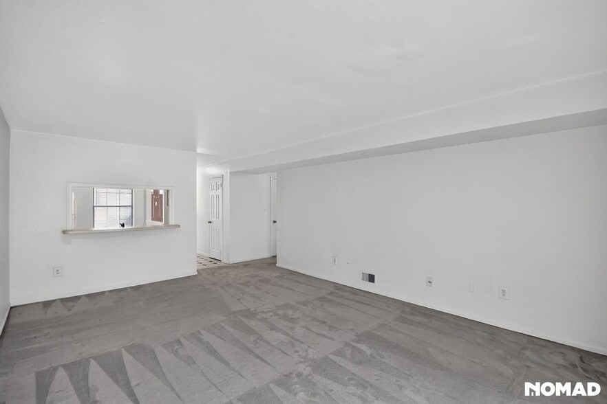 Building Photo - 404 Woodbridge Commons Way