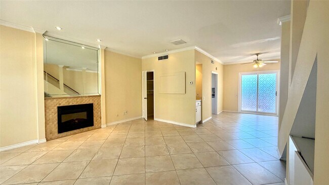 Building Photo - 11710 Southlake Dr
