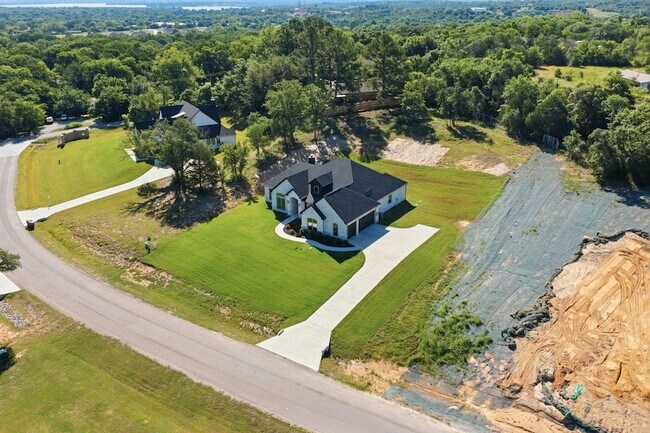Building Photo - 1007 Meadow Wood Ter