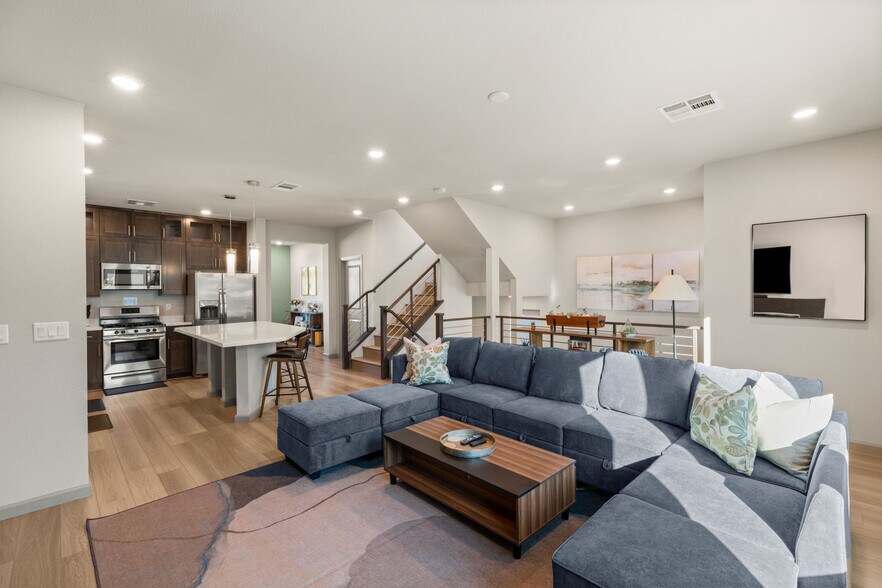 Primary Photo - 8044 Carpenter Creek Ave