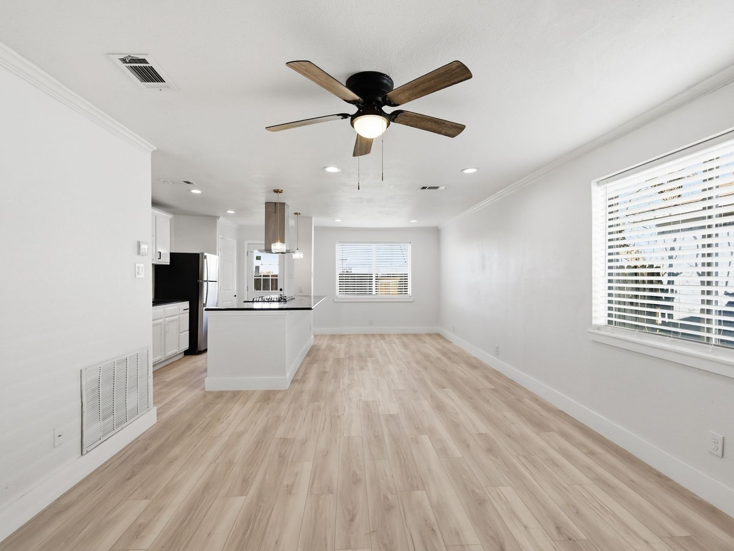 Building Photo - 1002 Mardi Gras Ln