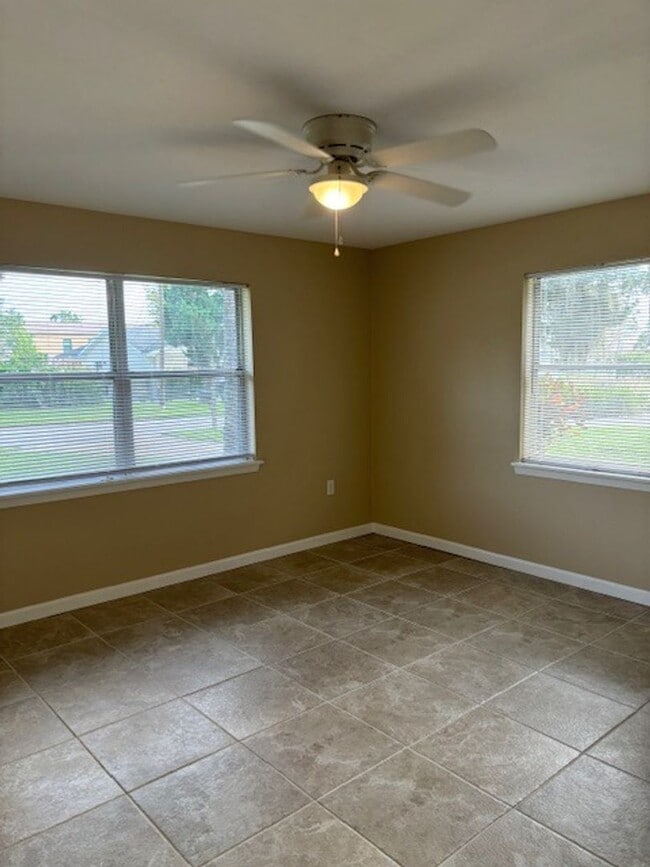 Building Photo - 120 Hardin Pl