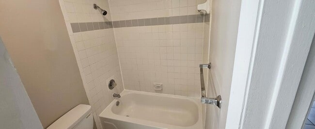 Building Photo - 1461 Hawthorne Pl