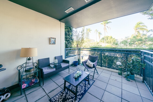 Building Photo - 475 Redwood St