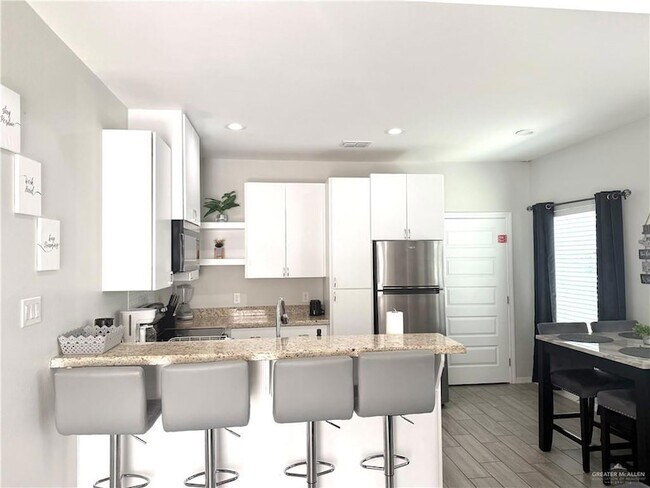 Building Photo - 1303 W Heritage Dr