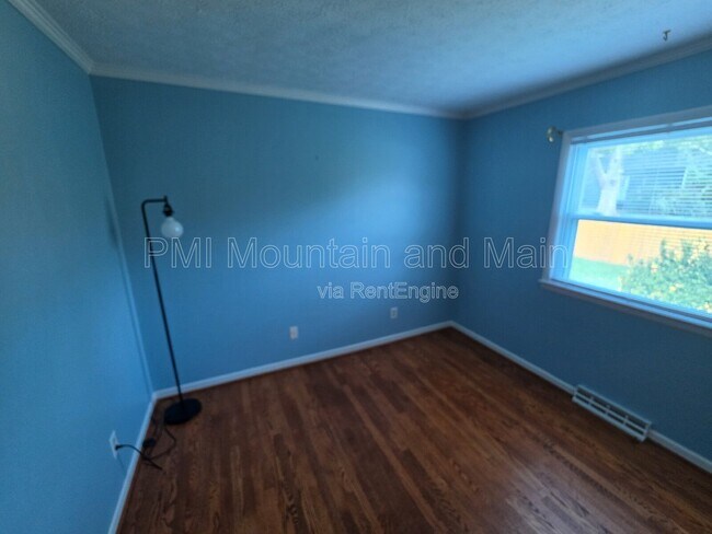 Building Photo - 15 Ginell Cir