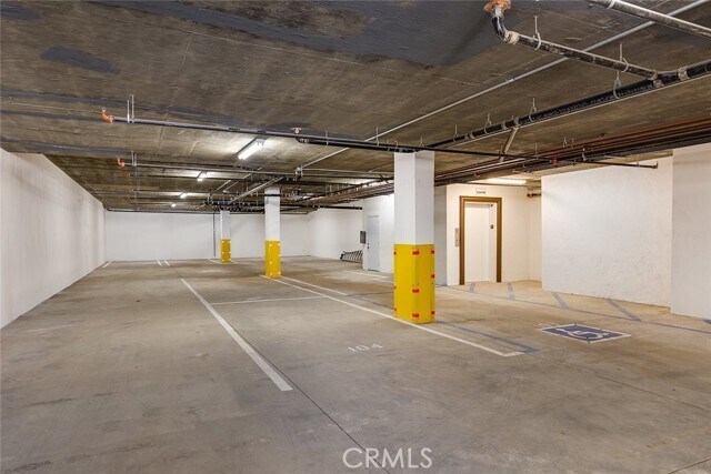 Building Photo - 89 N Grand Oaks Ave