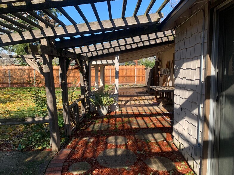 Backyard patio - 7110 Celia Ave